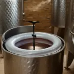 Coperchi flottanti per serbatoi vino: soluzioni innovative per limitare l’ossidazione
